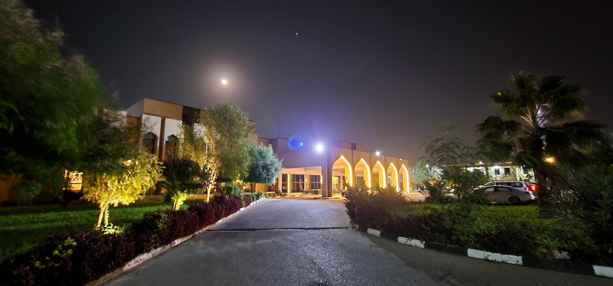 Basrah International Airport Hotel エクステリア 写真